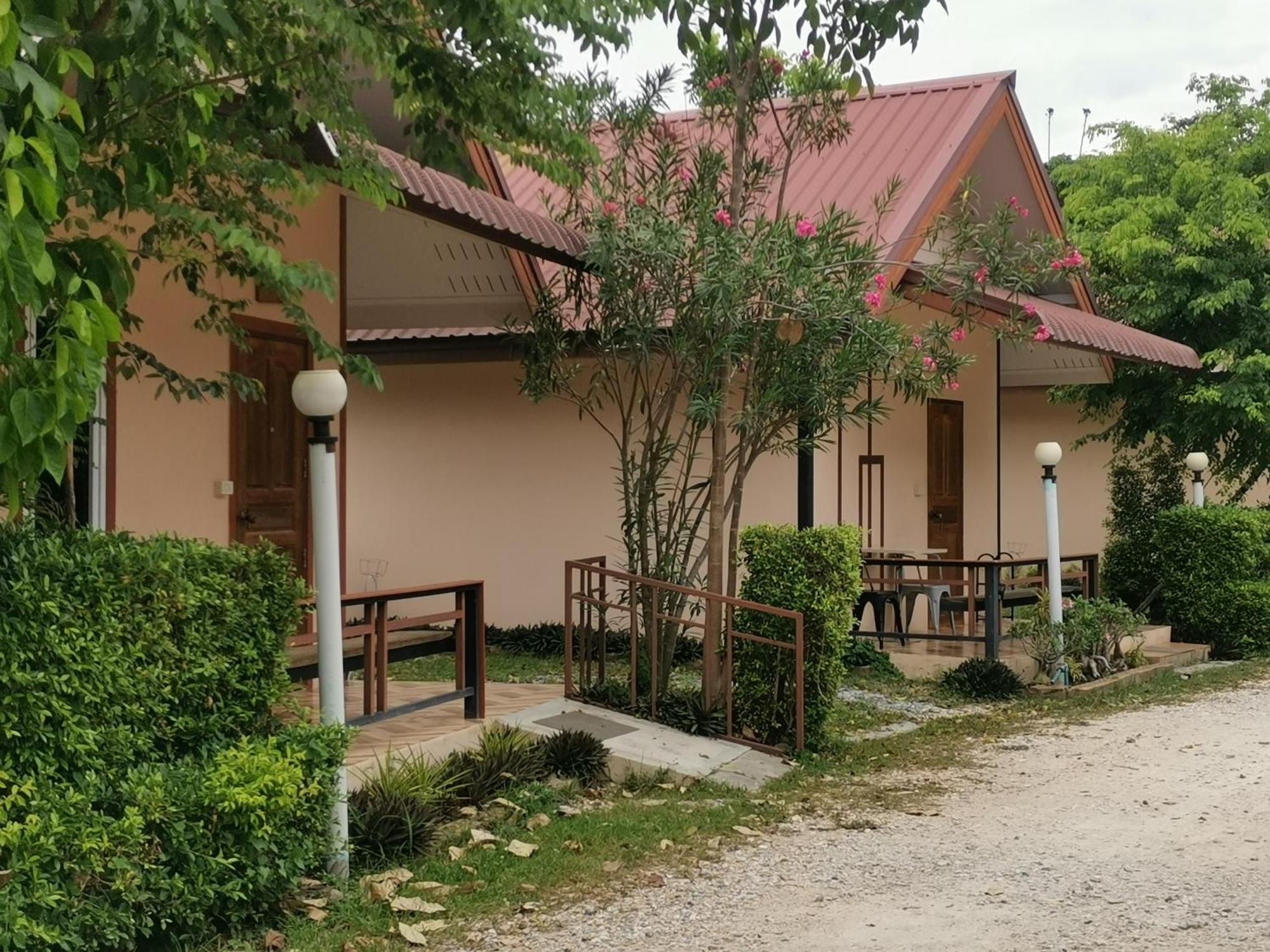 Numhom Resort Ban Nong Chum Saeng Ngoại thất bức ảnh