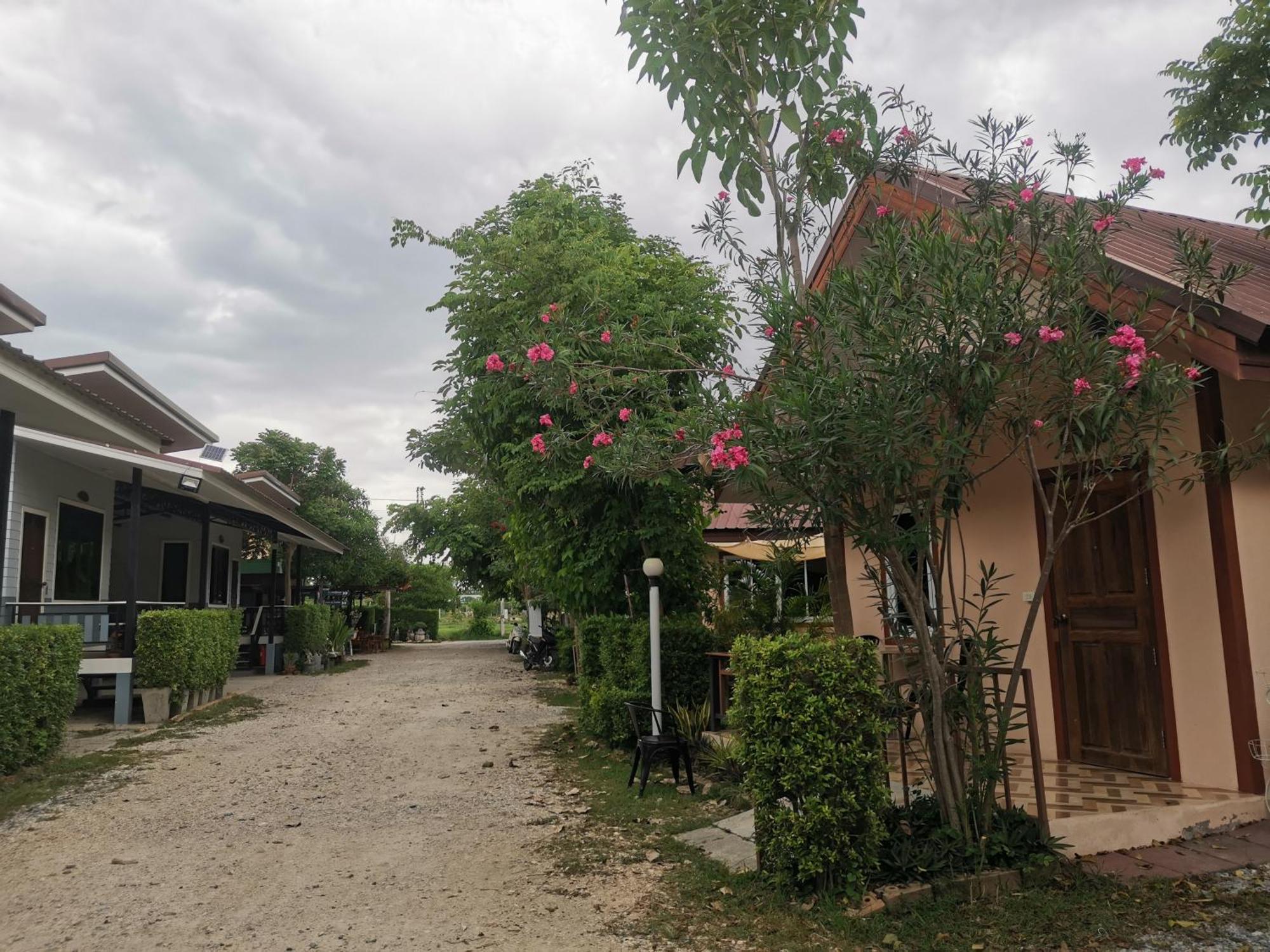 Numhom Resort Ban Nong Chum Saeng Ngoại thất bức ảnh